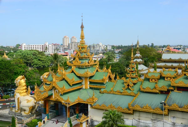 Shwedagon Selami Pagoda Yangon içinde — Stok fotoğraf