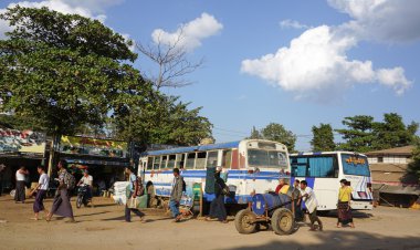 Otobüs terminalinde otopark Araçlar