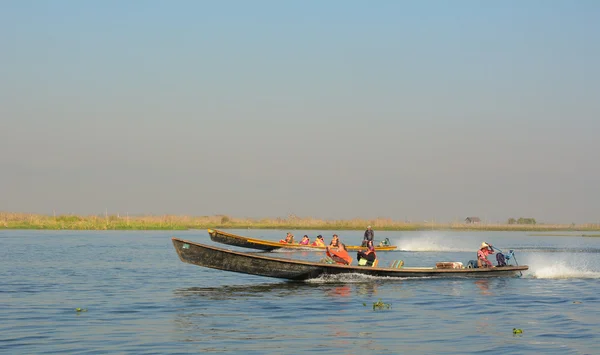 Lago Inle Myanmar Junho 2015 Lancha Turistas Visitam Lago Inle — Fotografia de Stock