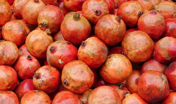 Pomegranate at the fruit market — Stock Photo, Image