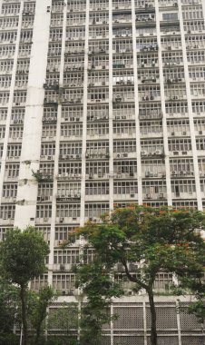 Zavallı apartman cephe