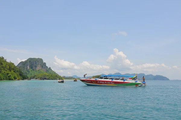 Krabi Thailand Sep 2015 Turist Båt Den Vackra Stranden Soliga — Stockfoto