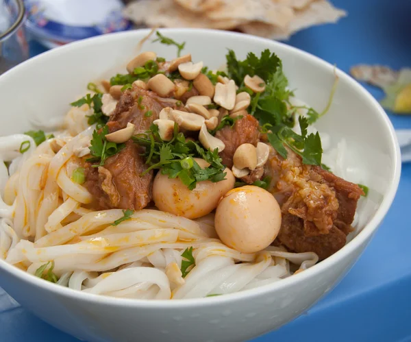 クアン 麺と肉 スパイス クアンナム ベトナムの伝統的な料理 — ストック写真