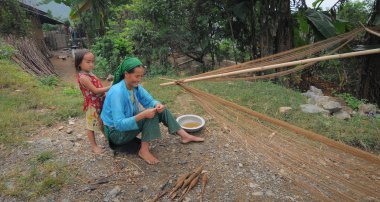 Etnik azınlık kadın çocukları ile