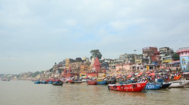 Varanasi, Ganj Nehri üzerinde tekne