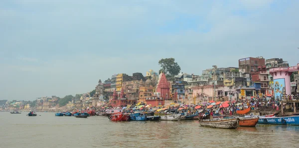 Bateaux sur la rivière Ganges à Varanasi — Photo