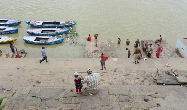 Antiguos barcos de madera a orillas del Ganges — Foto de Stock