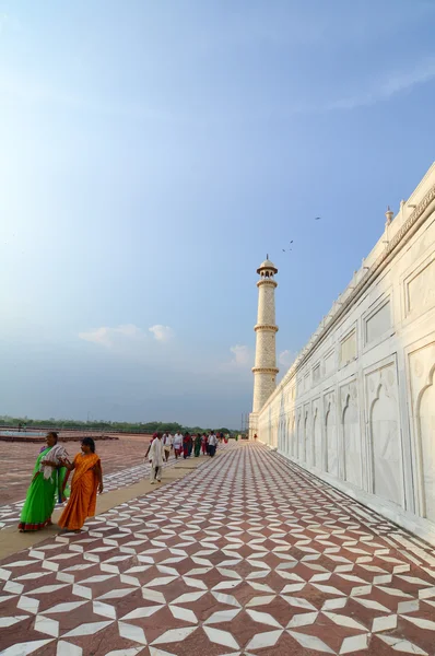 Los indios visitan Taj Mahal —  Fotos de Stock