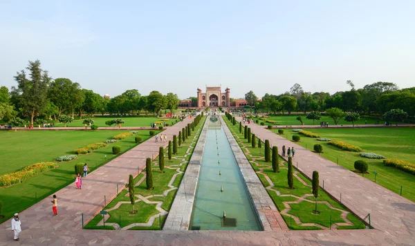 Los indios visitan Taj Mahal —  Fotos de Stock