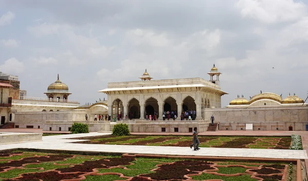 Los indios visitan el Fuerte Agra — Foto de Stock