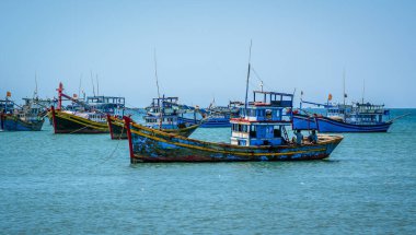 Phan Rang, Vietnam - 25 Aralık 2016. Phan Rang, Vietnam 'da bir balıkçı köyünde renkli sepet tekneleri..