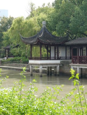 Çin 'in Şangay' ın göbeğinde yemyeşil bir çin bahçesi..