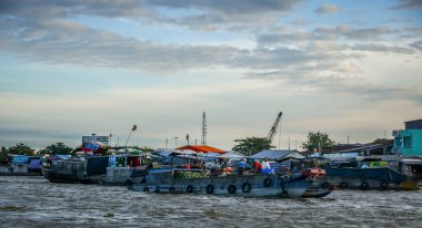 Can Tho, Vietnam - 18 Aralık 2022. Cai Rang Yüzen Pazarı 'ndaki faaliyetler, Güney Vietnam, Mekong Delta' nın bir imzası..