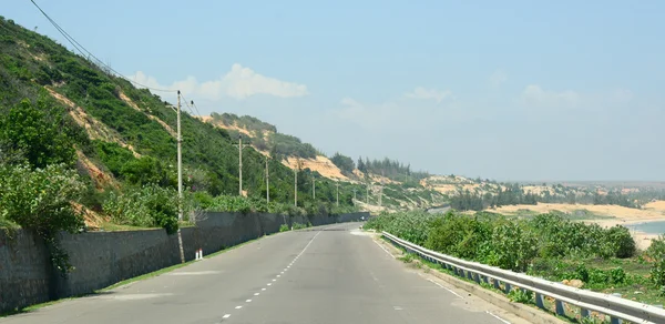 Blick auf die Autobahn von nha trang nach dalat — Stockfoto