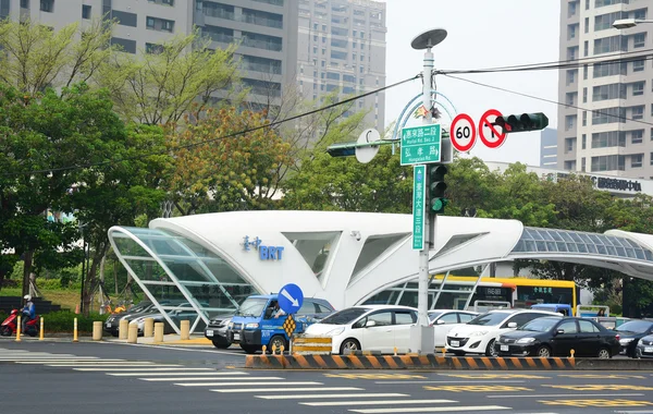 Viele Fahrzeuge auf der Straße in Taichung — Stockfoto