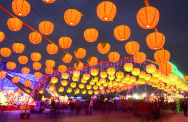 Tayvan Lantern Festivali gece görünümü 