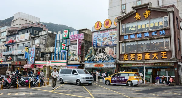 Taichung Caddesi üzerinde birçok araç çalıştırmak — Stok fotoğraf