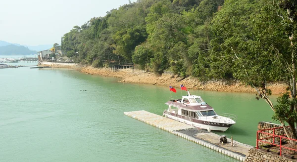 Tourist boats on Sun Moon Lake — Stock Photo, Image