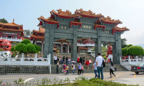 Porta da frente de um templo budista chinês — Fotografia de Stock