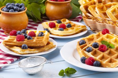 Meyve ile ev yapımı gözleme 