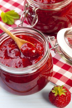 ev yapımı çilek reçeli.