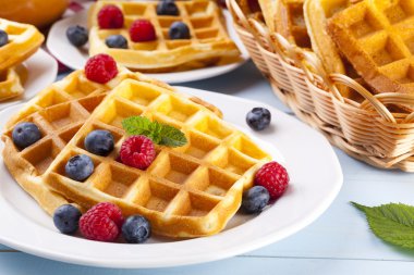 Meyve ile ev yapımı gözleme 