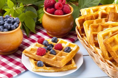 Meyve ile ev yapımı gözleme 