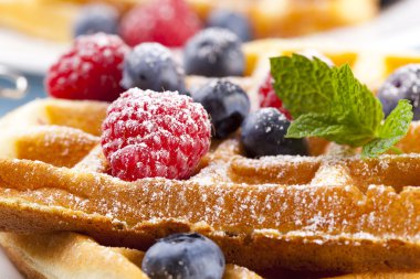 Meyve ile ev yapımı gözleme 