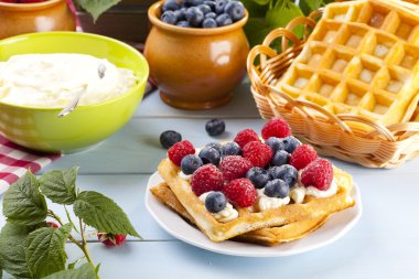 Meyve ile ev yapımı gözleme 