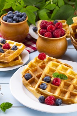 Meyve ile ev yapımı gözleme 