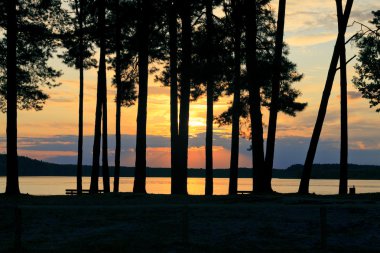 Günbatımı Kaşubyan Gölü üzerinde