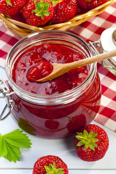 Клубничное варенье
.
