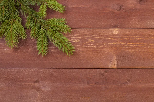 Vánoční dekorace na dřevěné bílé pozadí se sněhem nebo — Stock fotografie