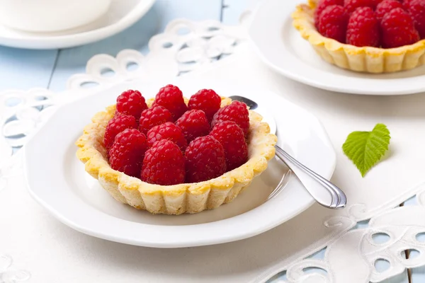 Tartlets med hallon — Stockfoto