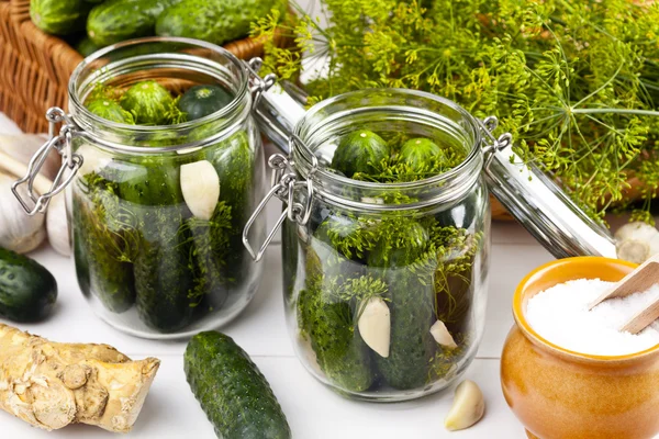 Homemade pickles in brine with garlic, dill and horseradish — Stock Photo, Image