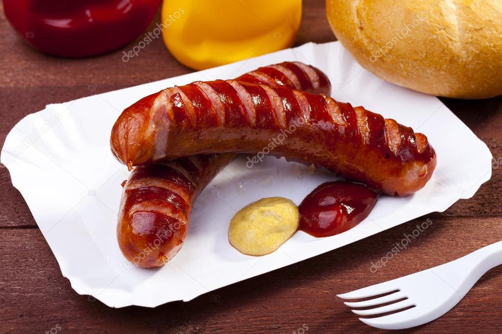 Roasted sausage with bread served on a paper tray — Stock Photo