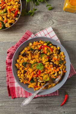 Kuskus doğulu. Vejetaryen yemeği. Üst görünüm. 