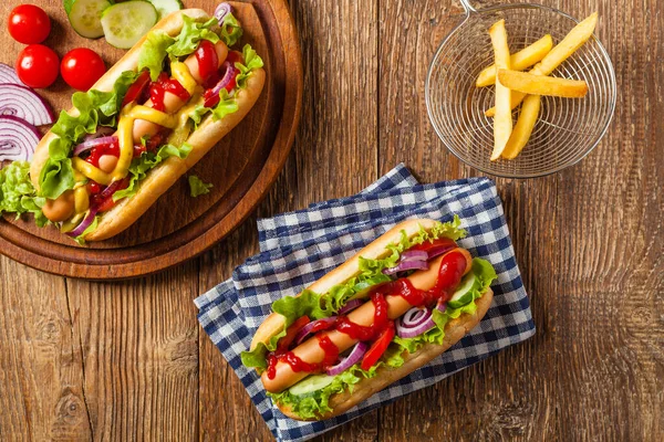 Vynikající Domácí Hot Dogy Servírujeme Hranolkama Horní Pohled — Stock fotografie