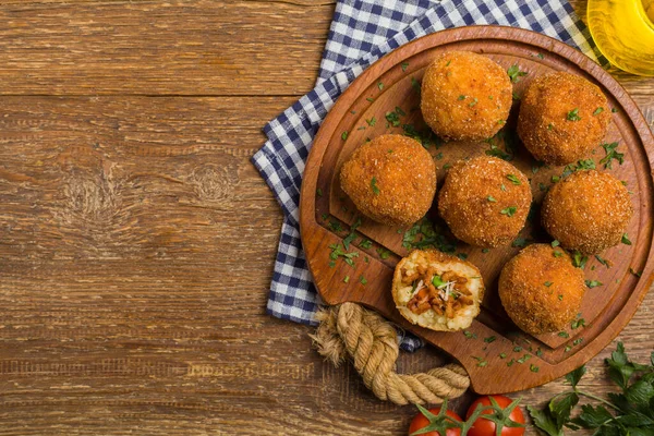 Clasic Arancini Italian Bile Orez Carne Tocată Privire Sus — Fotografie, imagine de stoc