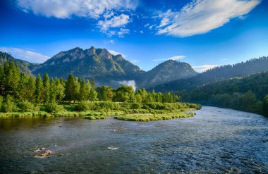 Pieniny, Polonya ve Slovakya 'daki Dunajec nehrinin dönüşü