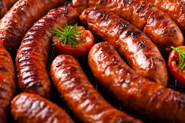 Izgara sosis. Ön görünüm. 