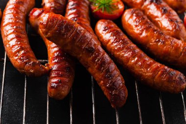 Izgara sosis. Ön görünüm. 