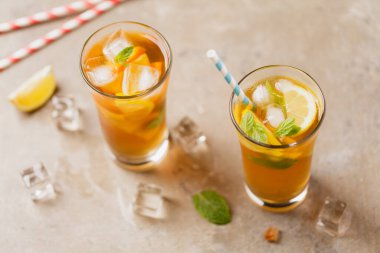 Limon ve buzlu buzlu çay.. 