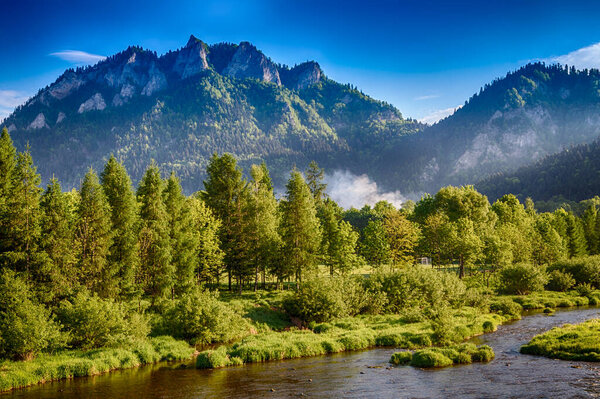 Поворот реки Дунаец в Пенинах, Польша и Словакия