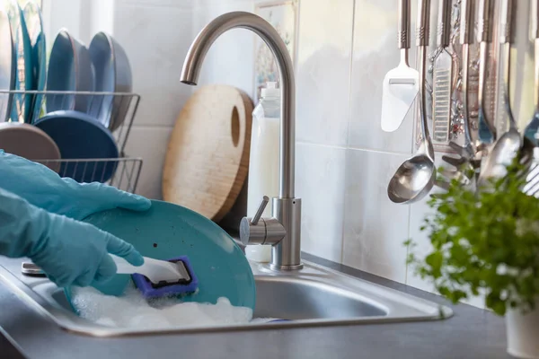 Washing Dishes Washing Plate — Stock Photo, Image