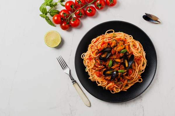 Spaghetti Mussels Top View Stone Background — Stock Photo, Image