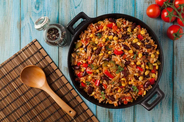 고기와 야채를 멕시코 쌀밥이요 위에서 — 스톡 사진