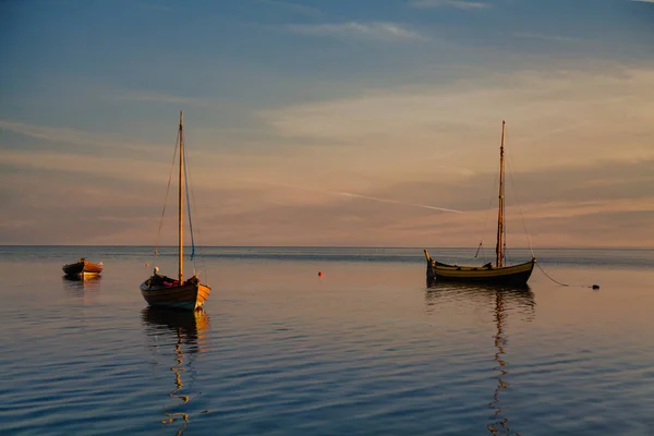 Barcos Pesca Atracados Baía Pôr Sol — Fotografia de Stock