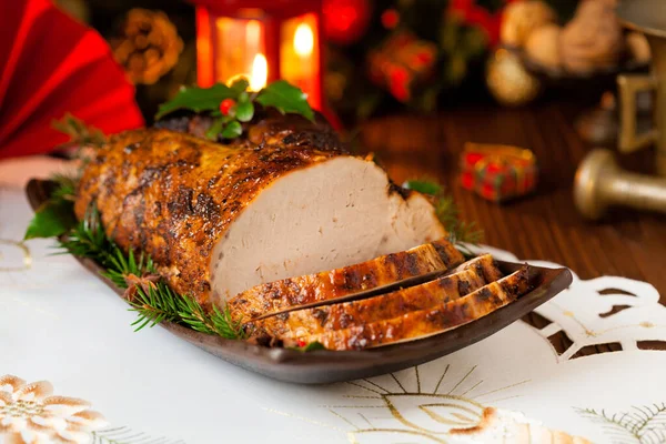 Geroosterde Varkenslende Met Kerstversiering Vooraanzicht — Stockfoto