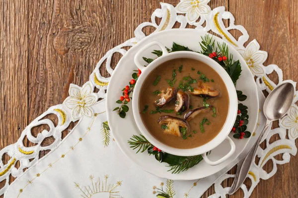 Sopa Champiñones Tradicional Hecha Champiñones Porcini Decoración Navidad Vista Superior — Foto de Stock